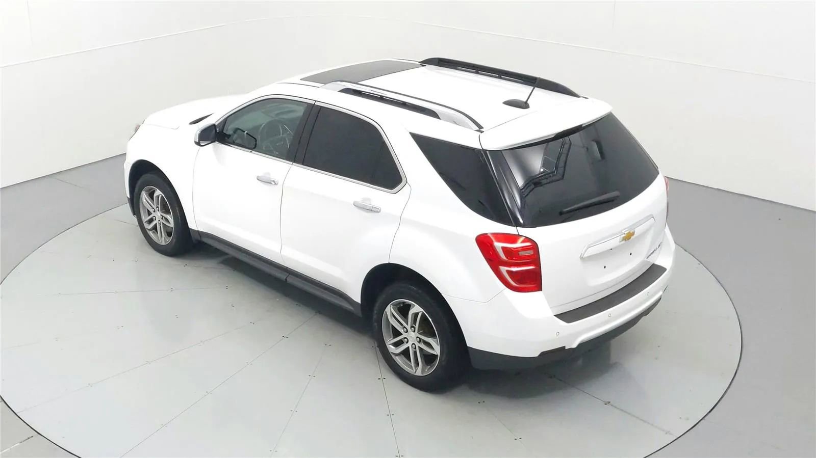 Used 2016 Chevrolet Equinox LTZ w/ Enhanced Convenience Package FWD image 40