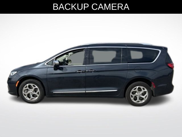 Used 2021 Chrysler Pacifica Limited w/ Uconnect Theater Family Group AWD/4WD image 2