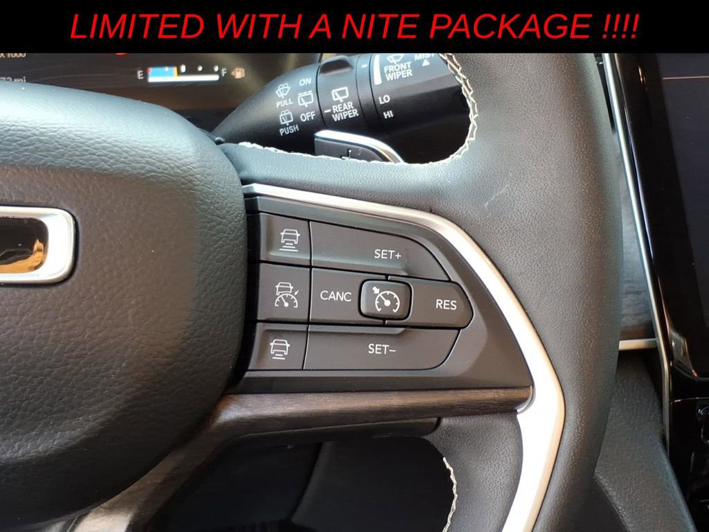 Used 2023 Jeep Grand Cherokee Limited w/ Luxury Tech Group II image 17