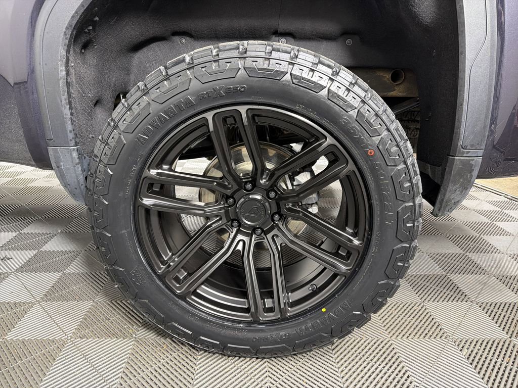 Used 2025 GMC Sierra 1500 SLT image 17