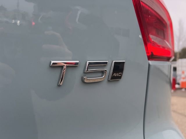 Used 2019 Volvo XC40 T5 Momentum image 13