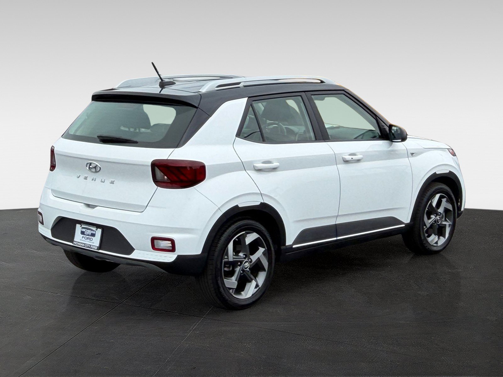Used 2025 Hyundai Venue Limited FWD image 5
