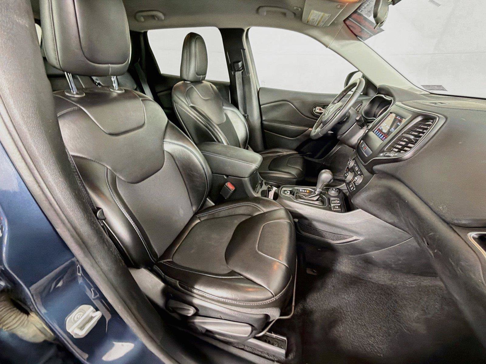 Used 2019 Jeep Cherokee Latitude Plus w/ Cold Weather Group AWD/4WD image 31
