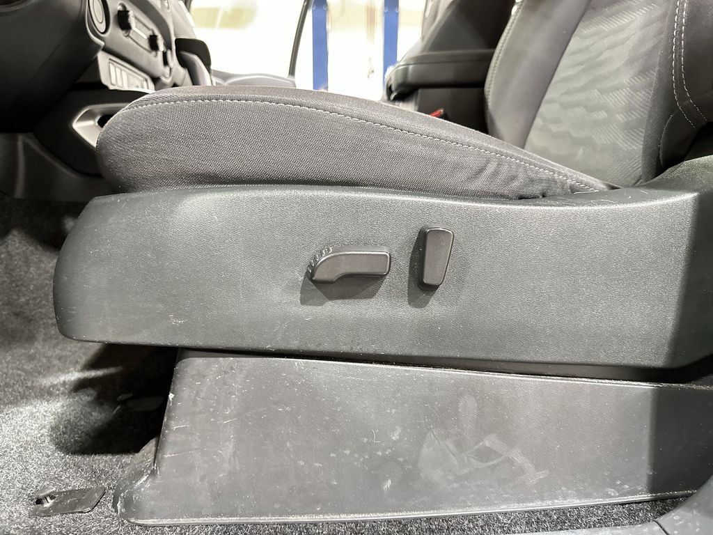 Used 2023 Nissan Frontier SV image 14