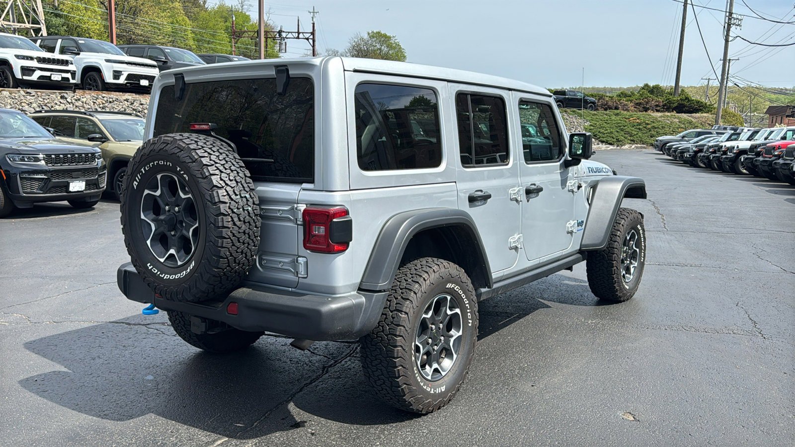 Used 2023 Jeep Wrangler Unlimited Rubicon 4xe w/ Steel Bumper Group AWD/4WD image 8