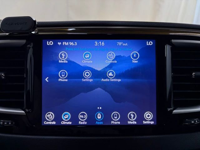 Used 2018 Chrysler Pacifica Touring-L FWD image 39