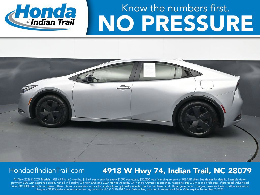 Used 2025 Toyota Prius LE FWD image 4