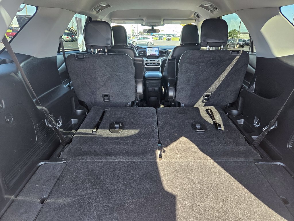 Used 2023 Ford Explorer XLT w/ Equipment Group 202A AWD/4WD image 25