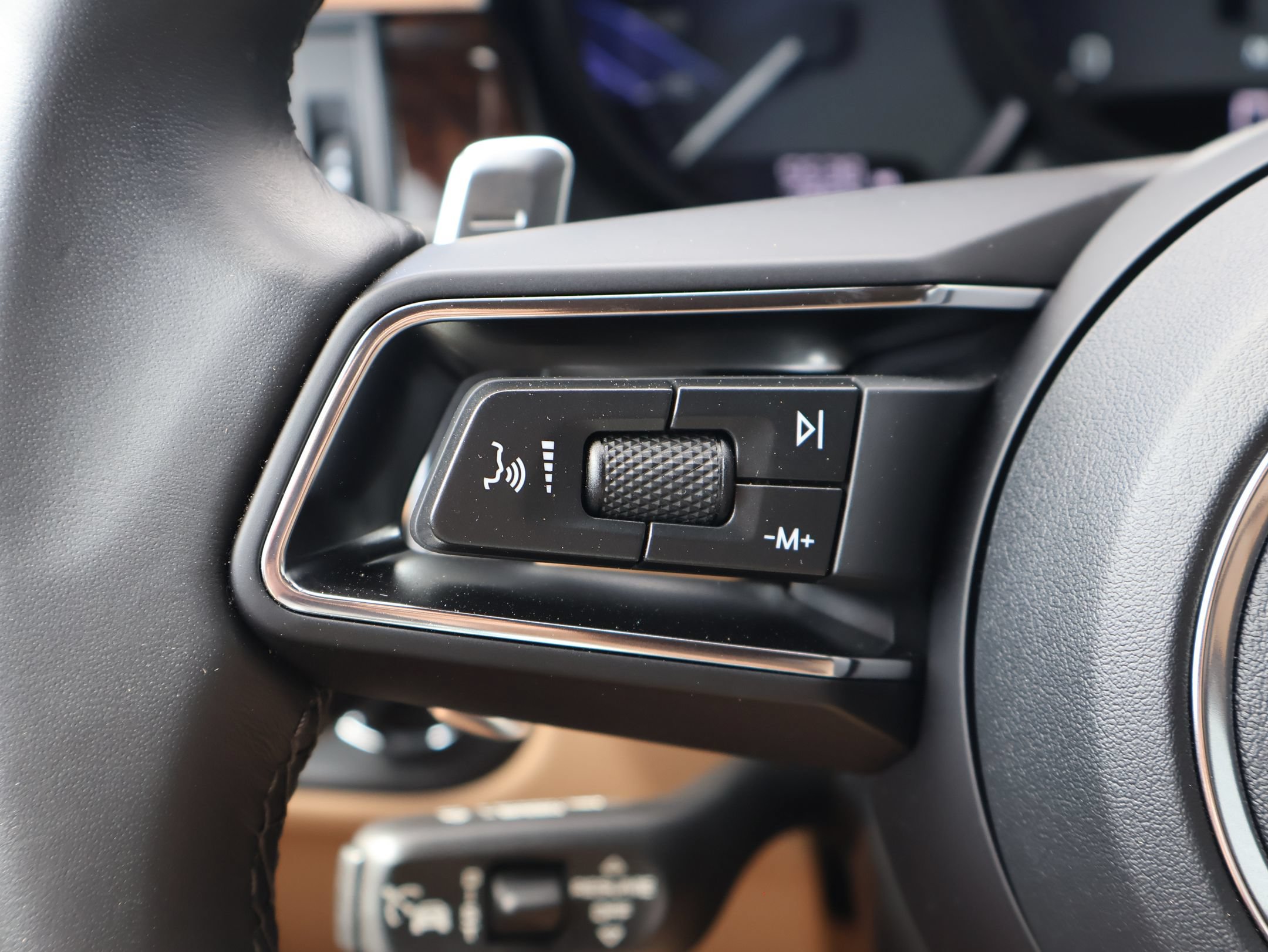 Certified 2026 Porsche Macan AWD/4WD image 18