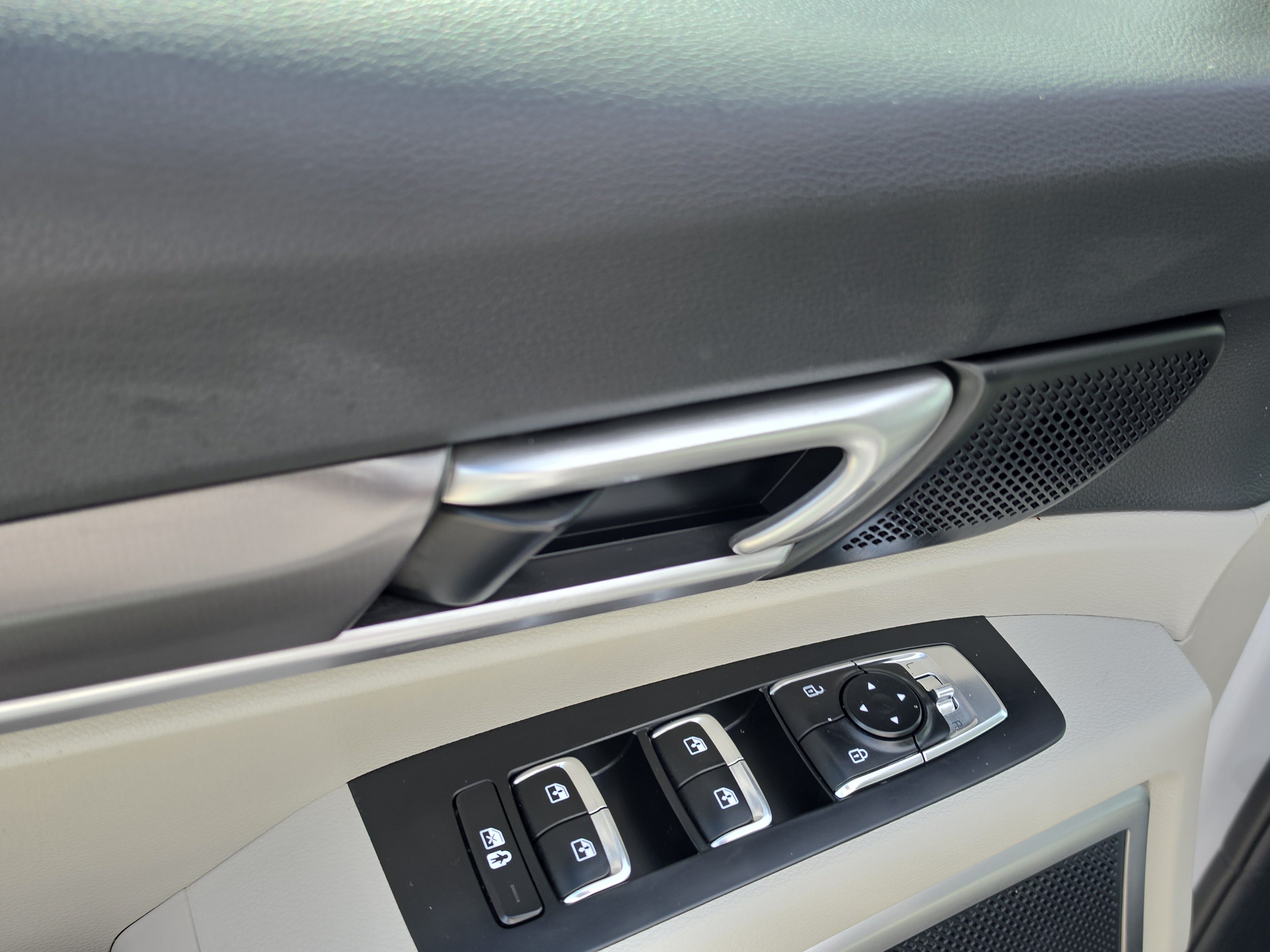 Certified 2024 Kia Telluride S w/ S Sunroof Package AWD/4WD image 18