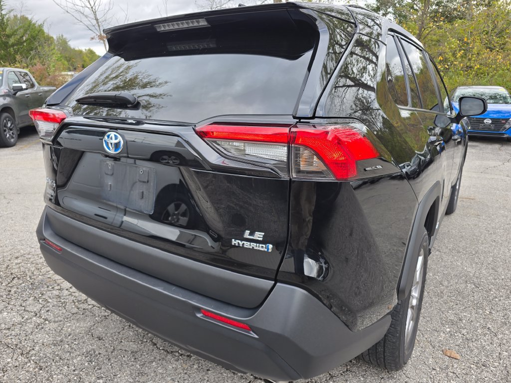 Used 2024 Toyota RAV4 LE AWD/4WD image 7