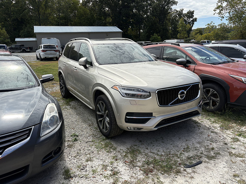 Used 2018 Volvo XC90 T5 Momentum w/ Convenience Package AWD/4WD image 4