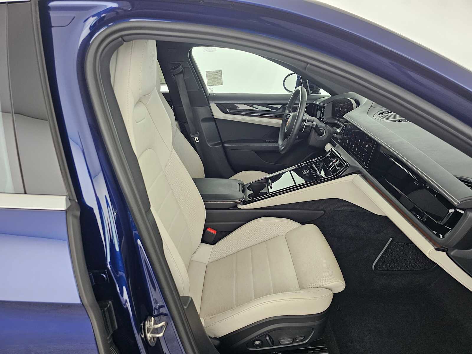 Used 2024 Porsche Panamera 4 image 19