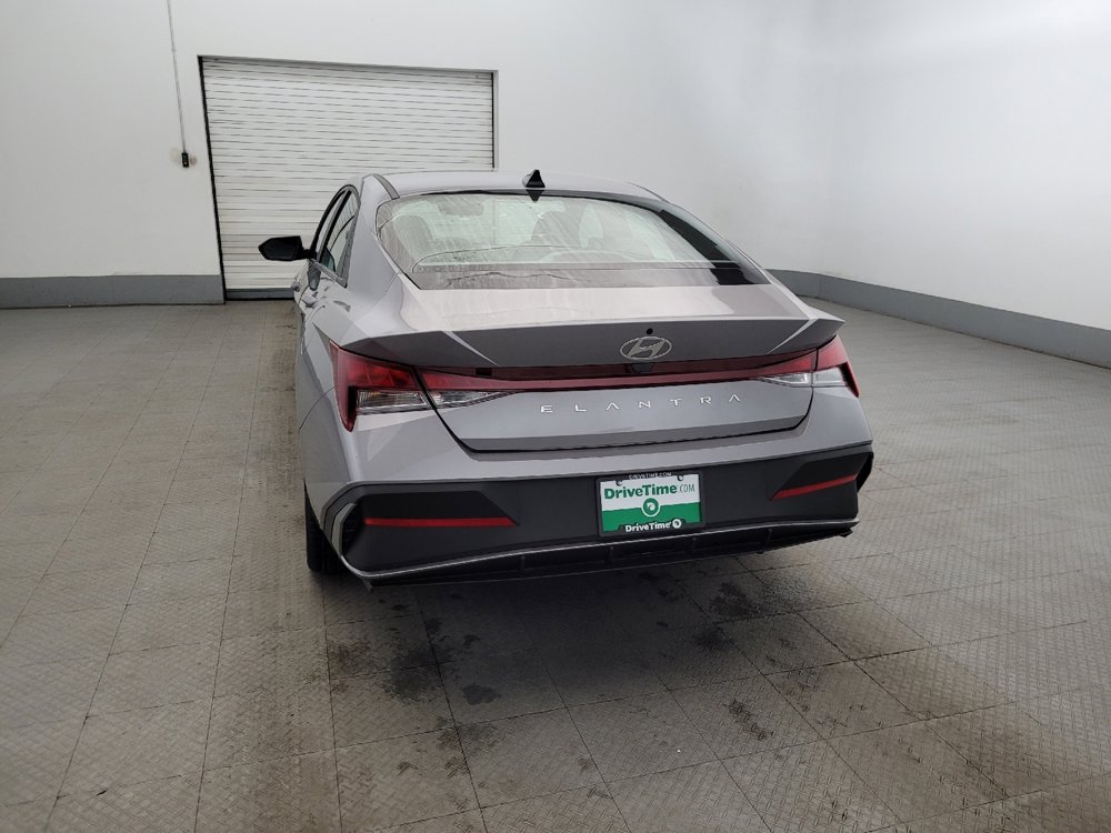Used 2025 Hyundai Elantra SE image 6