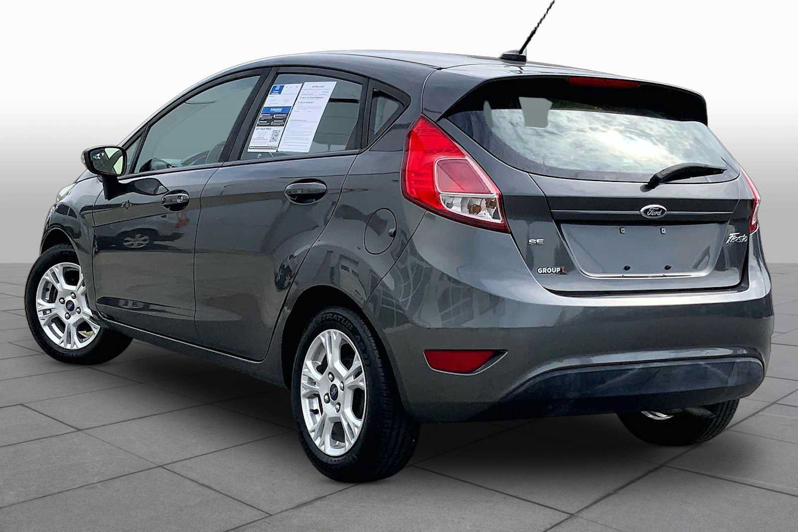Used 2016 Ford Fiesta SE w/ Cold Weather Package FWD image 12