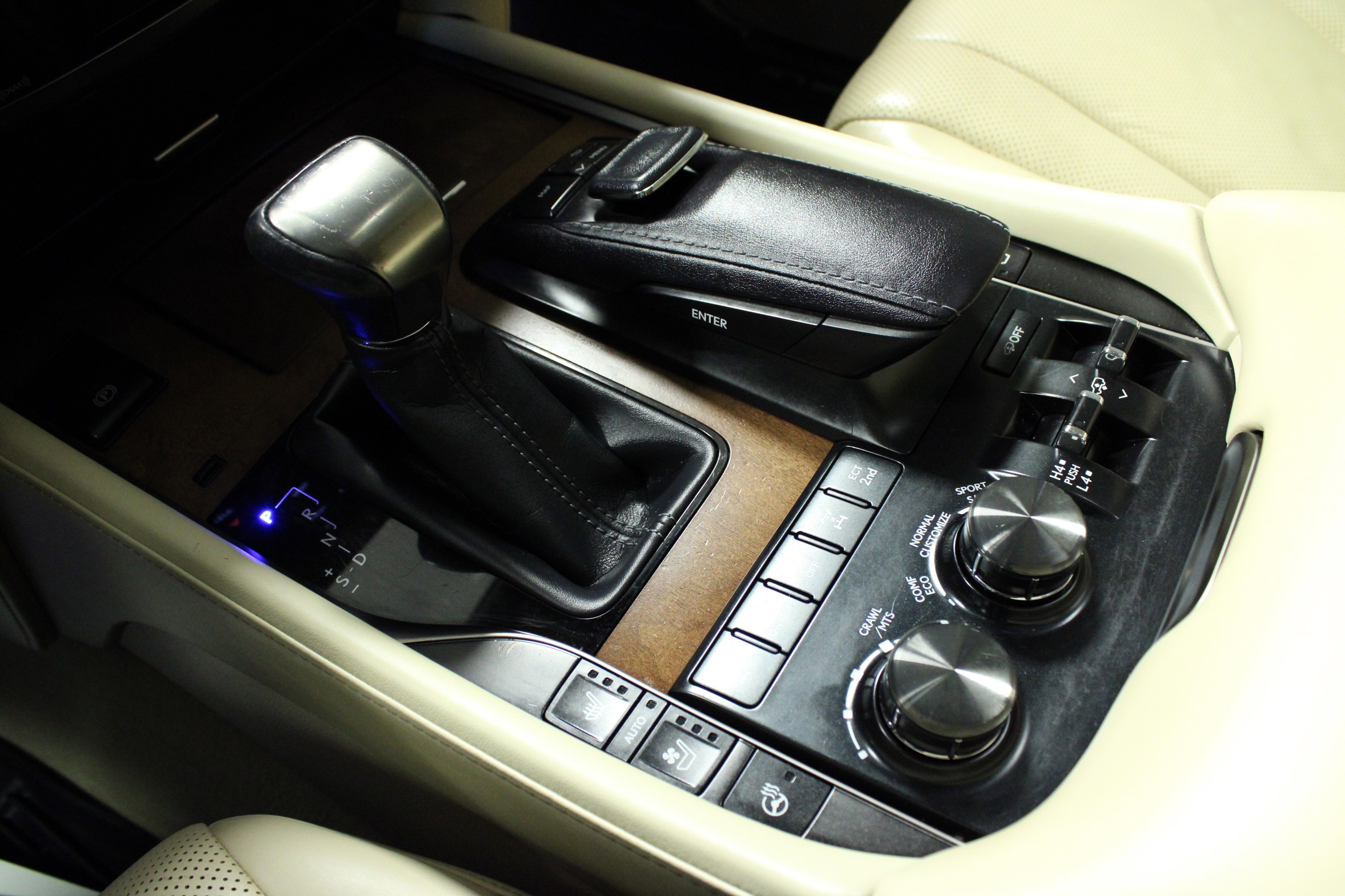 Used 2019 Lexus LX 570 4WD w/ Luxury Package image 23