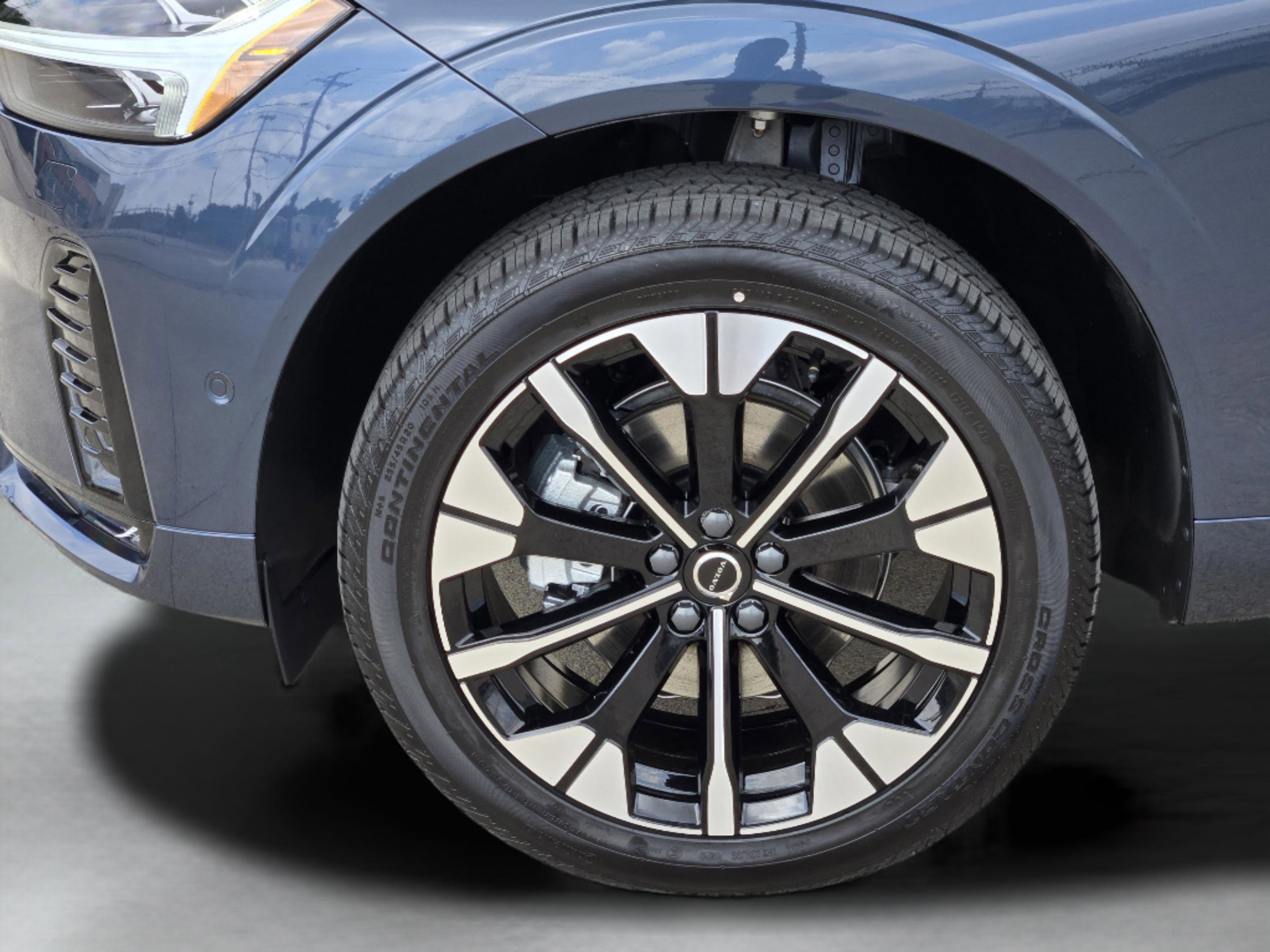 New 2026 Volvo XC60 B5 Plus w/ Protection Package Premier AWD/4WD image 31