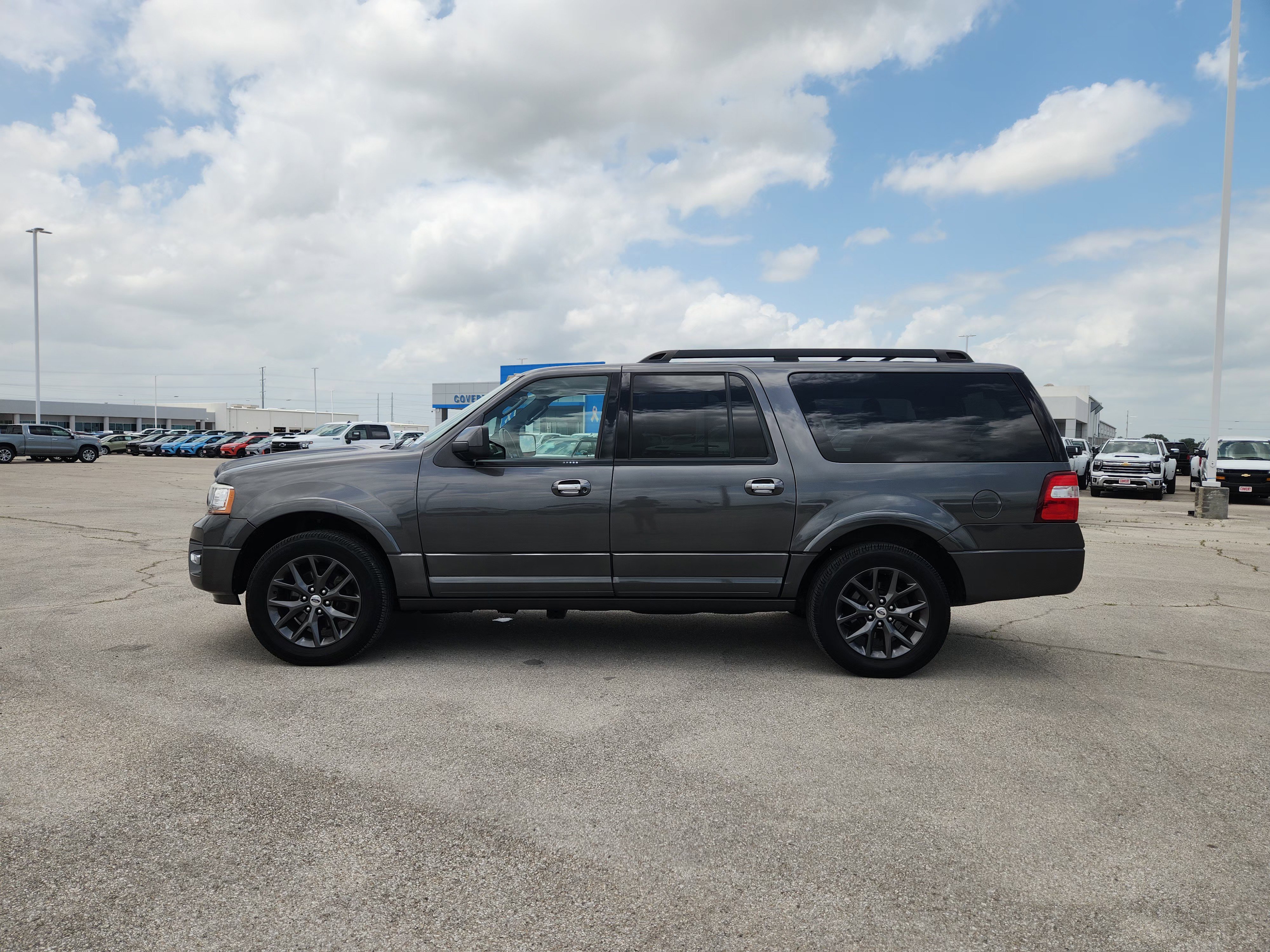 Used 2017 Ford Expedition EL Limited w/ Equipment Group 301A RWD image 4