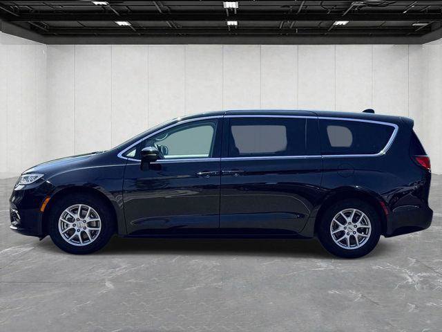 Certified 2023 Chrysler Pacifica Touring-L FWD image 8