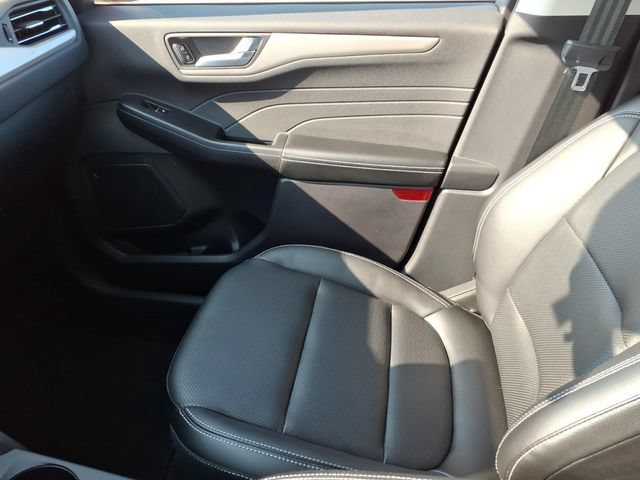 Used 2022 Ford Escape SEL w/ Technology Package AWD/4WD image 18