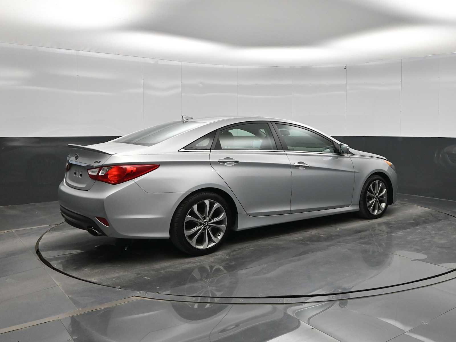 Used 2014 Hyundai Sonata SE w/ Premium Package 03 FWD image 8
