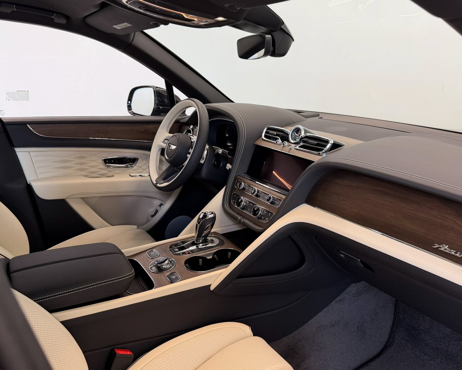New 2026 Bentley Bentayga Extended Wheelbase AWD/4WD image 2