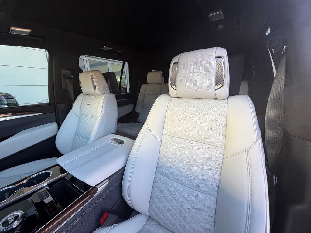 New 2026 Cadillac Escalade Platinum Sport w/ LPO, ONYX Package AWD/4WD image 14