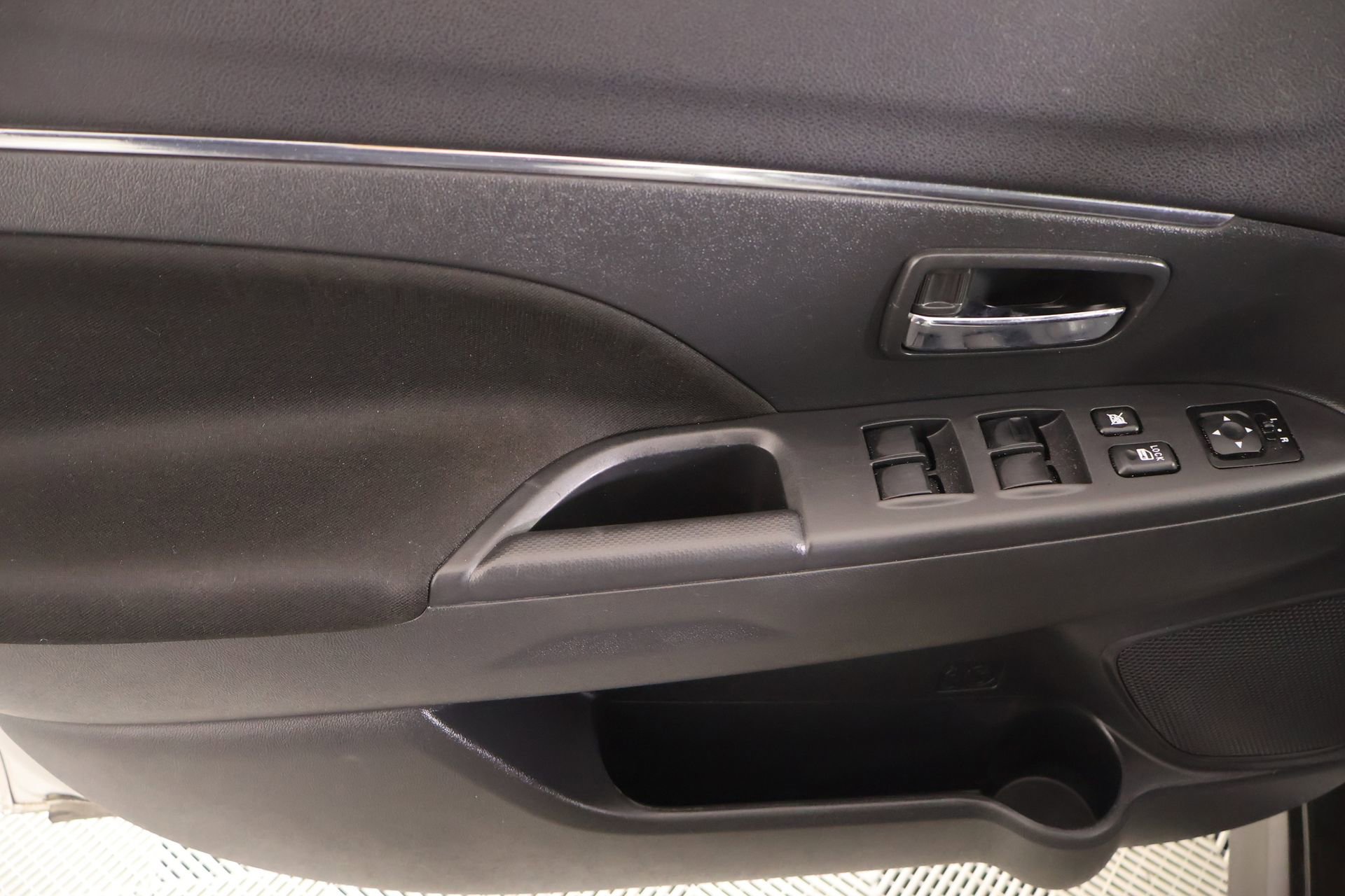 Used 2020 Mitsubishi Outlander Sport ES image 14