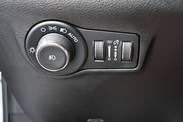 Used 2025 Jeep Compass Trailhawk AWD/4WD image 31