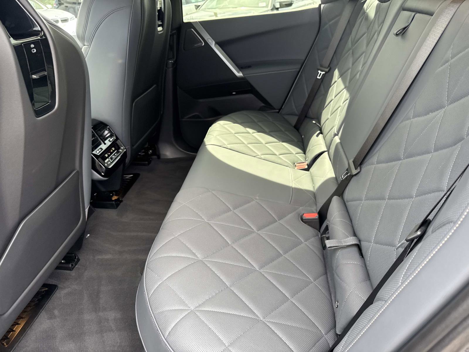 Used 2026 BMW iX xDrive60 image 11