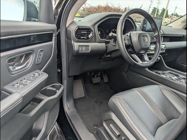 Used 2025 Honda Pilot Touring image 6