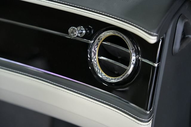 Used 2024 Bentley Flying Spur V8 image 45