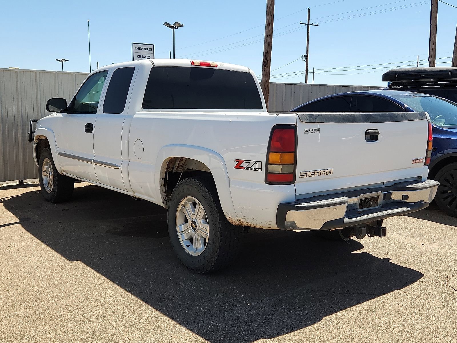Used 2006 GMC Sierra 1500 SLE w/ Onstar Plus Package image 2