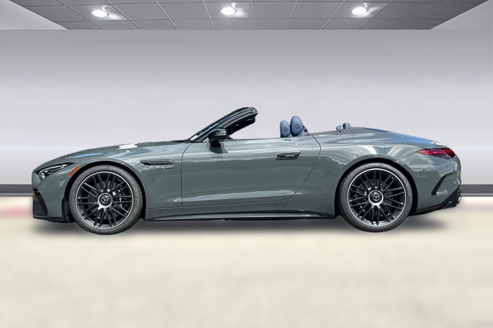 New 2026 Mercedes-Benz SL 63 AMG 4MATIC image 2