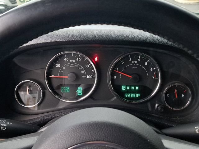 Used 2015 Jeep Wrangler Unlimited Sahara w/ Connectivity Group image 25