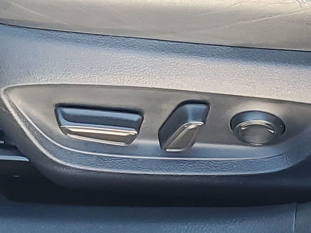 Used 2020 Toyota Avalon XSE image 29