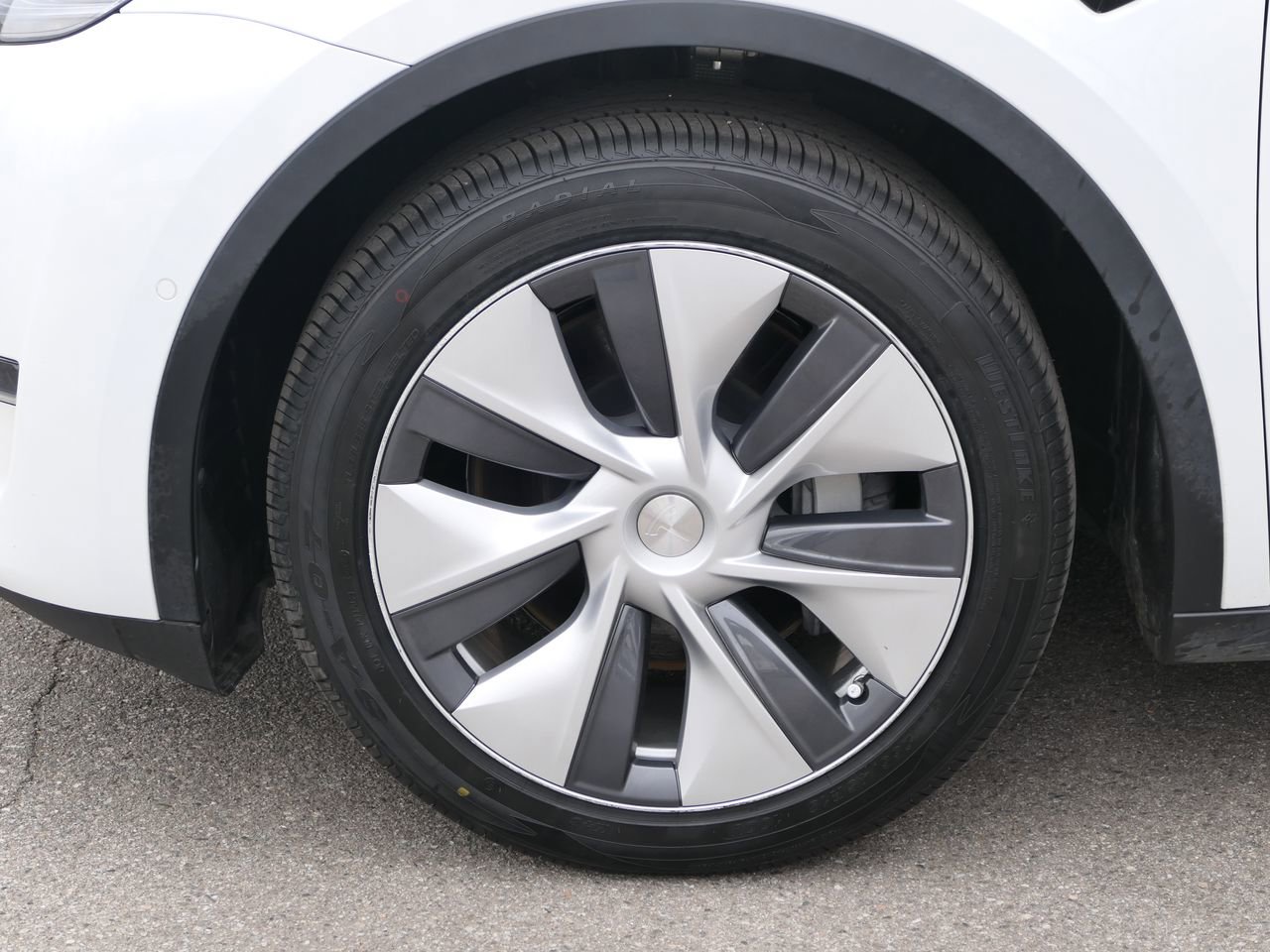 Used 2022 Tesla Model Y Long Range AWD/4WD image 10