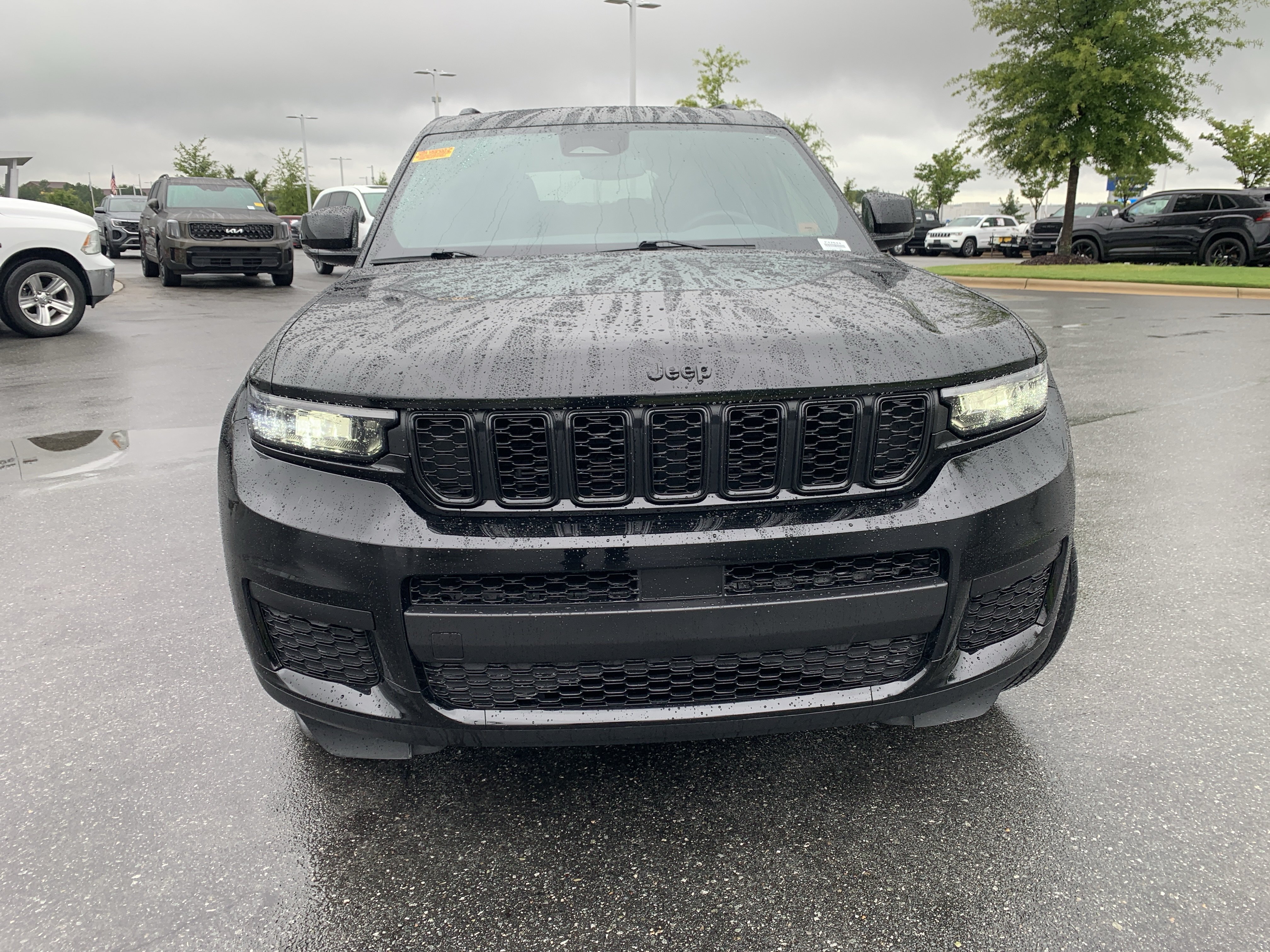 Used 2023 Jeep Grand Cherokee L Laredo AWD/4WD image 3