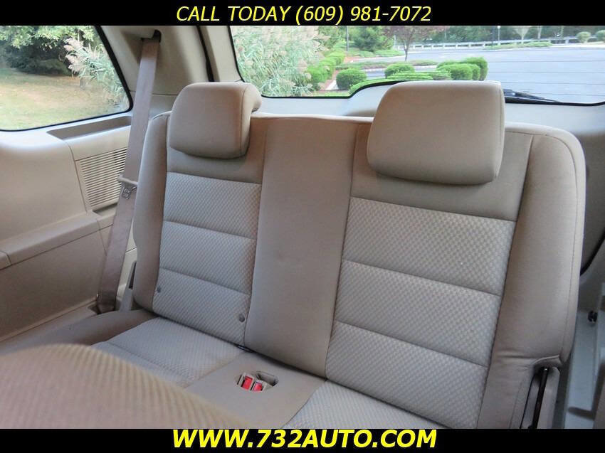 Used 2005 Ford Freestyle SE image 16