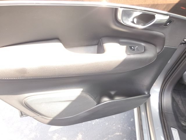 Used 2019 Volvo XC90 T6 Momentum AWD/4WD image 16