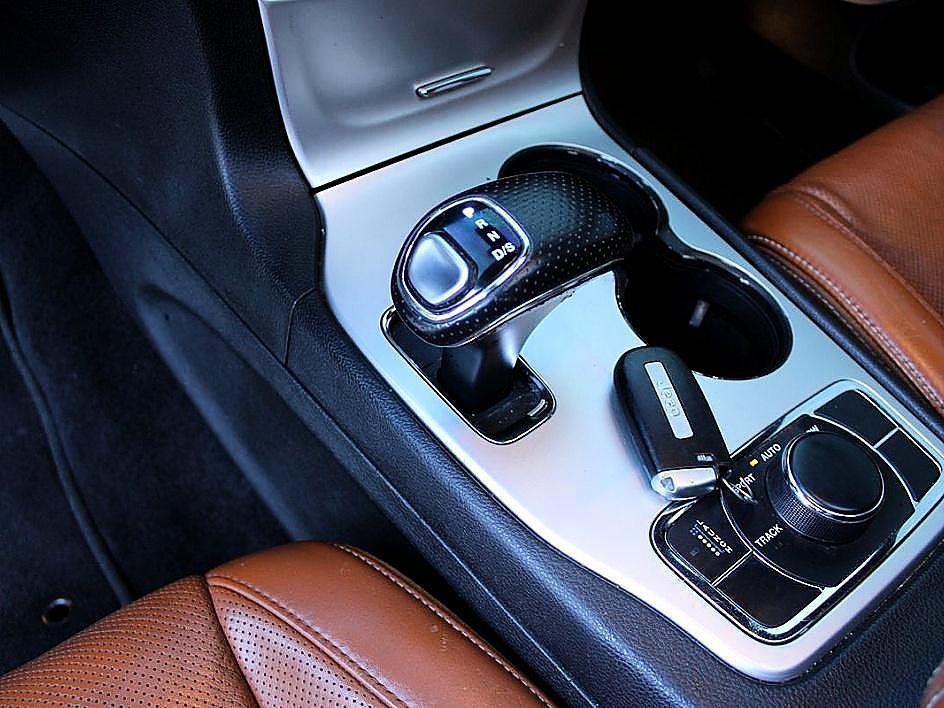 Used 2014 Jeep Grand Cherokee SRT image 14