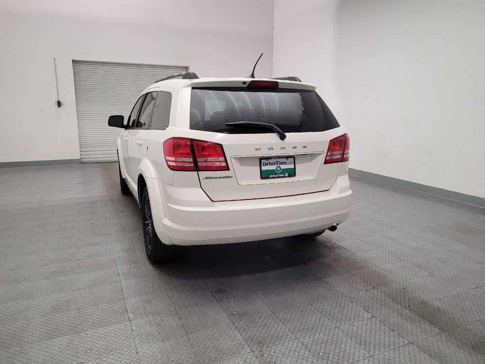 Used 2018 Dodge Journey SE w/ Connectivity Group FWD image 6