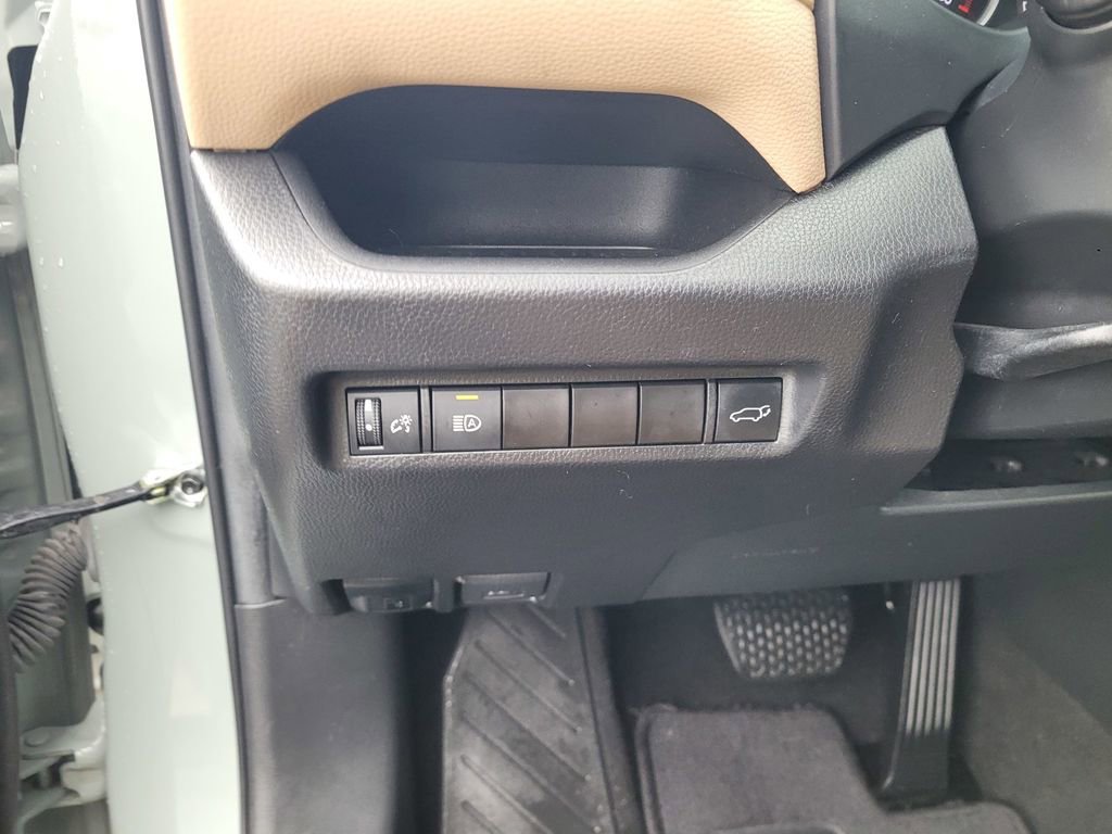 Used 2022 Toyota RAV4 XLE Premium w/ Carpet Mat Package (TMS) image 26