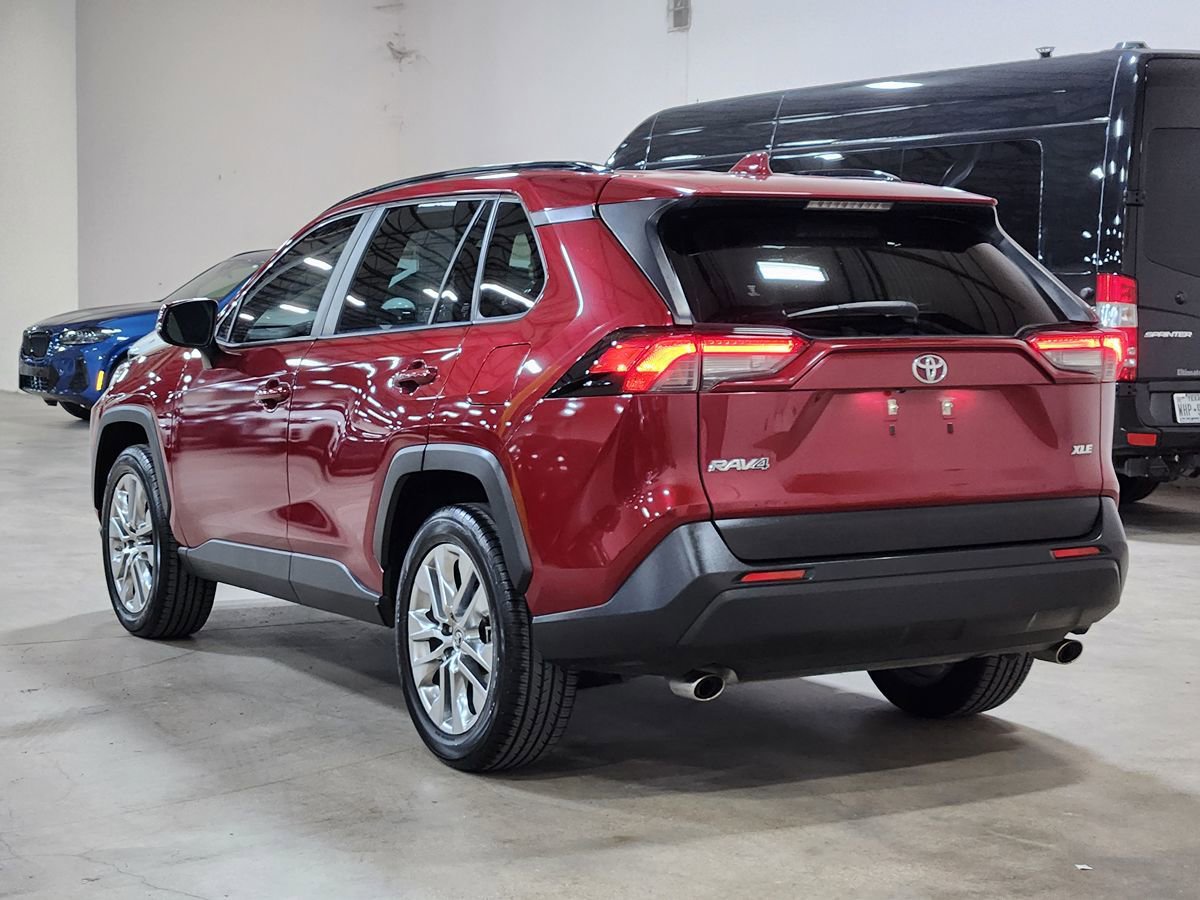 Used 2019 Toyota RAV4 XLE Premium image 11