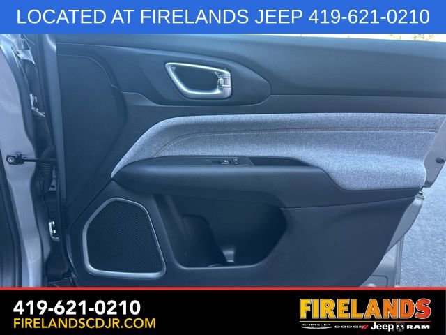 Used 2023 Jeep Compass Latitude image 17