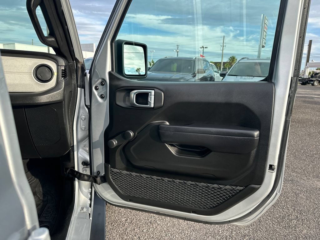 Used 2024 Jeep Gladiator Sport AWD/4WD image 19