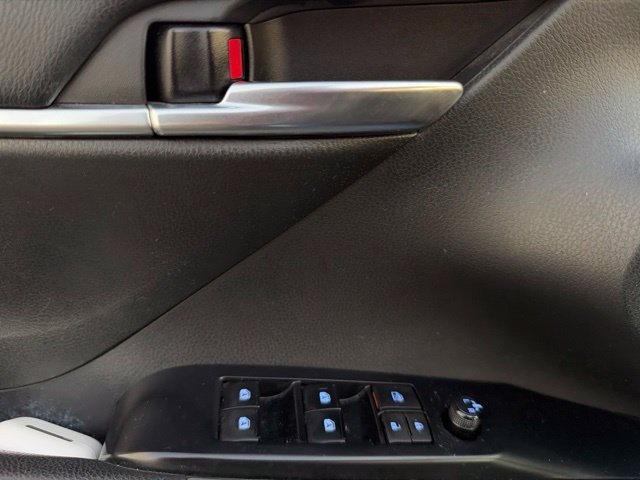 Used 2020 Toyota Camry LE FWD image 9