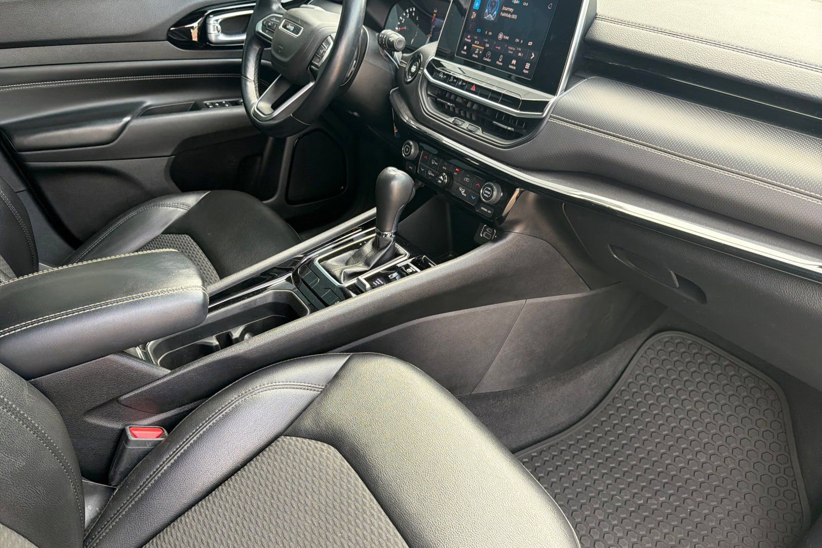 Used 2022 Jeep Compass Altitude w/ Convenience Group image 16