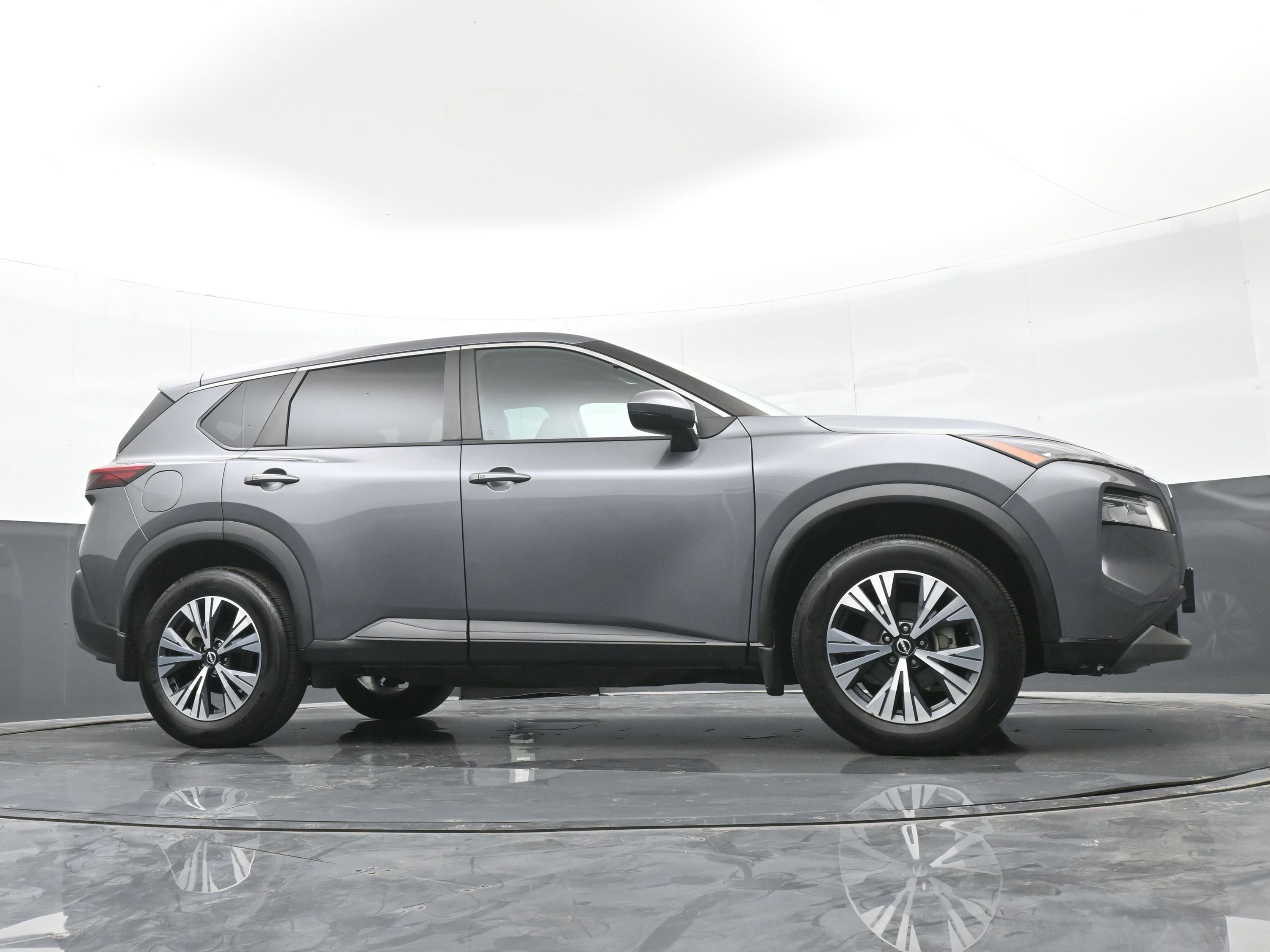 Used 2022 Nissan Rogue SV image 40