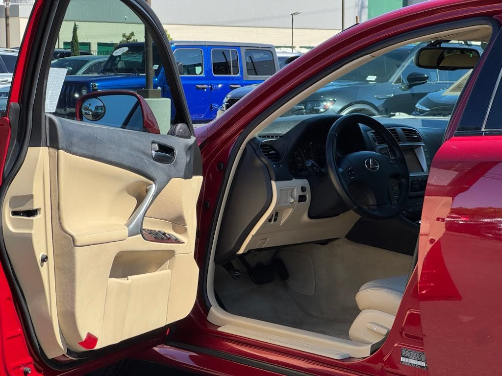 Used 2008 Lexus IS 250 w/ Premium Pkg RWD image 7